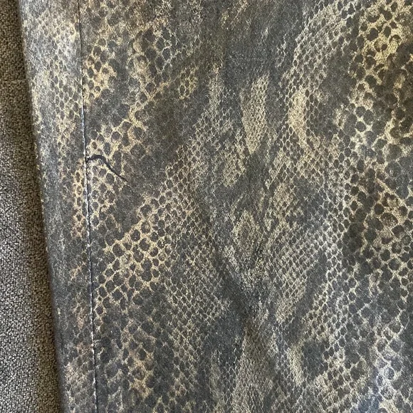 J BRAND 901 Black Golden Snake Print Coated Stretch Denim Leggings Jeans - Picture 11 of 11